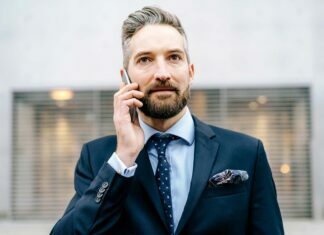 Phone etiquettes every customer support should know PHONE ETIQUETTES EVERY CUSTOMER SUPPORT SHOULD KNOW