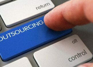 Reasons Why You Should Outsource Your It Support SHOULD OUTSOURCE YOUR IT SUPPORT