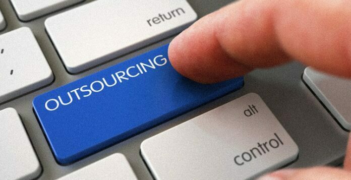 SHOULD OUTSOURCE YOUR IT SUPPORT